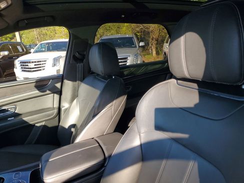 Used 2019 Bentley Bentayga AWD/4WD image 23