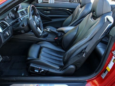 Used 2018 BMW M4 Convertible image 18