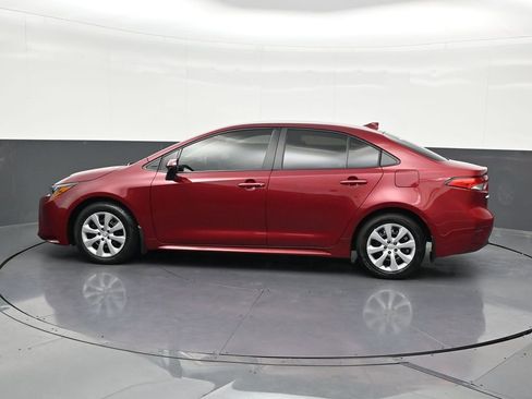 Used 2025 Toyota Corolla LE FWD image 2