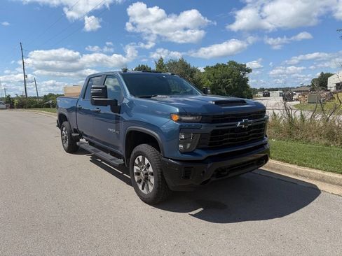 Used 2024 Chevrolet Silverado 2500 Custom w/ Custom Convenience Package AWD/4WD image 2