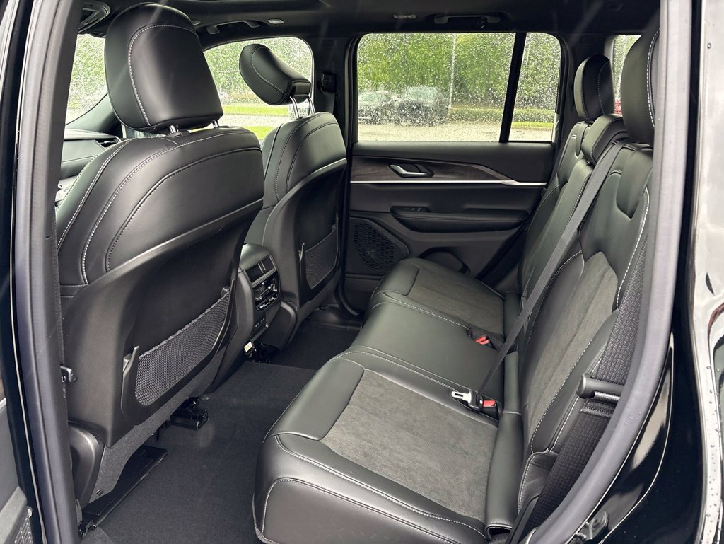 New 2026 Jeep Grand Cherokee Altitude AWD/4WD image 8