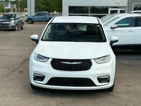 Used 2023 Chrysler Pacifica Touring-L FWD image 30