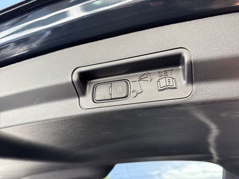 Used 2023 Ford Explorer XLT image 41