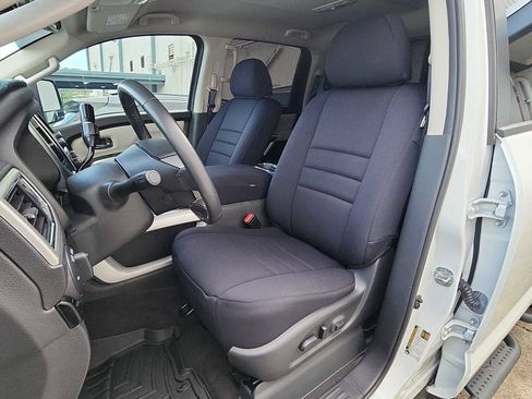 Used 2021 Nissan Titan SV w/ SV Convenience Package image 12