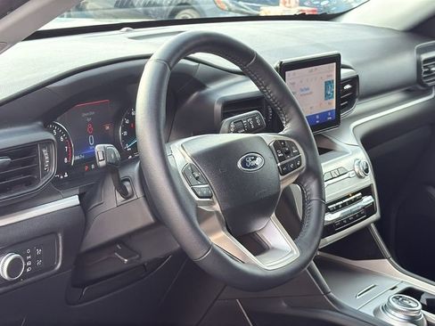 Used 2022 Ford Explorer XLT image 9