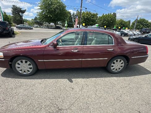 Used 2004 Lincoln Town Car Ultimate image 7