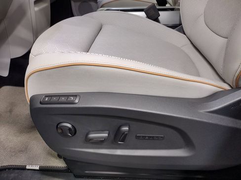 New 2025 Volkswagen ID. Buzz 1st Edition image 25