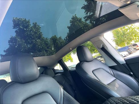 Used 2022 Tesla Model Y Performance AWD/4WD image 23