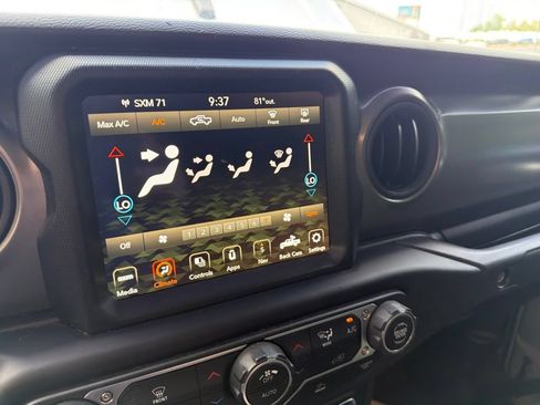 Used 2023 Jeep Gladiator Sport AWD/4WD image 17