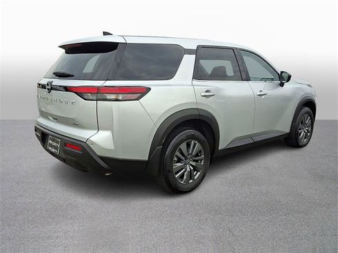 Used 2024 Nissan Pathfinder S image 4