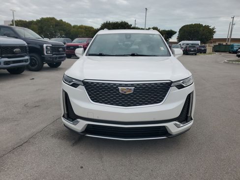 Used 2021 Cadillac XT6 Luxury image 2