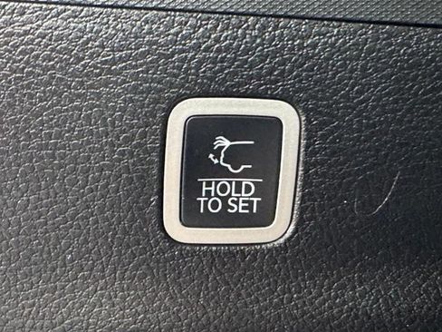 Used 2024 Jeep Wagoneer L Series II w/ Flexible Seating Group AWD/4WD image 30