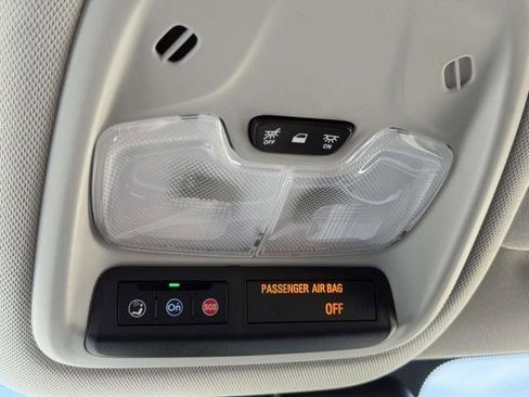 Used 2025 Chevrolet TrailBlazer LT image 28