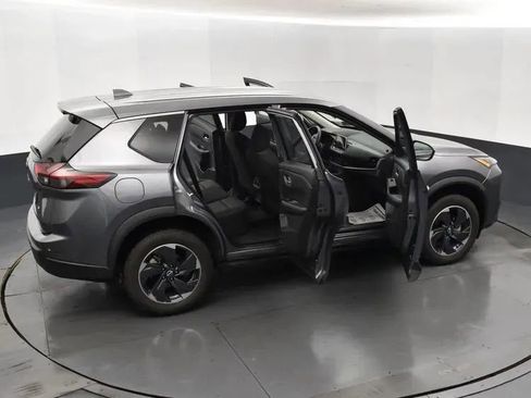 Used 2024 Nissan Rogue SV FWD image 6