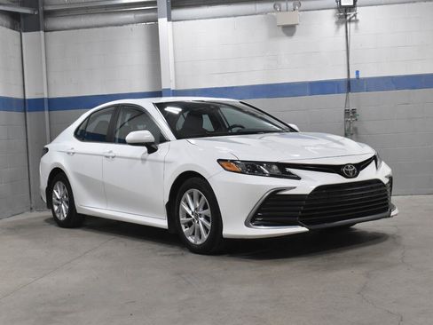 Used 2021 Toyota Camry LE AWD/4WD image 28