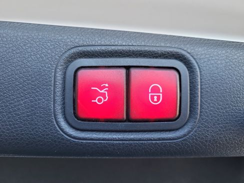 Used 2017 Mercedes-Benz E 300 4MATIC image 22