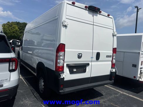 Used 2023 RAM ProMaster 2500 FWD image 3