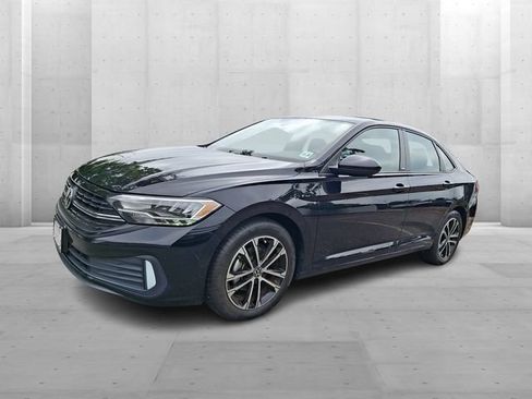 Used 2024 Volkswagen Jetta Sport FWD image 3