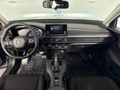 Used 2023 Honda HR-V LX image 16