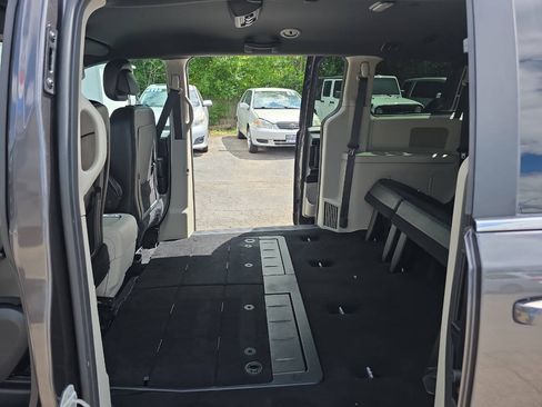 Used 2018 Dodge Grand Caravan SXT FWD image 18