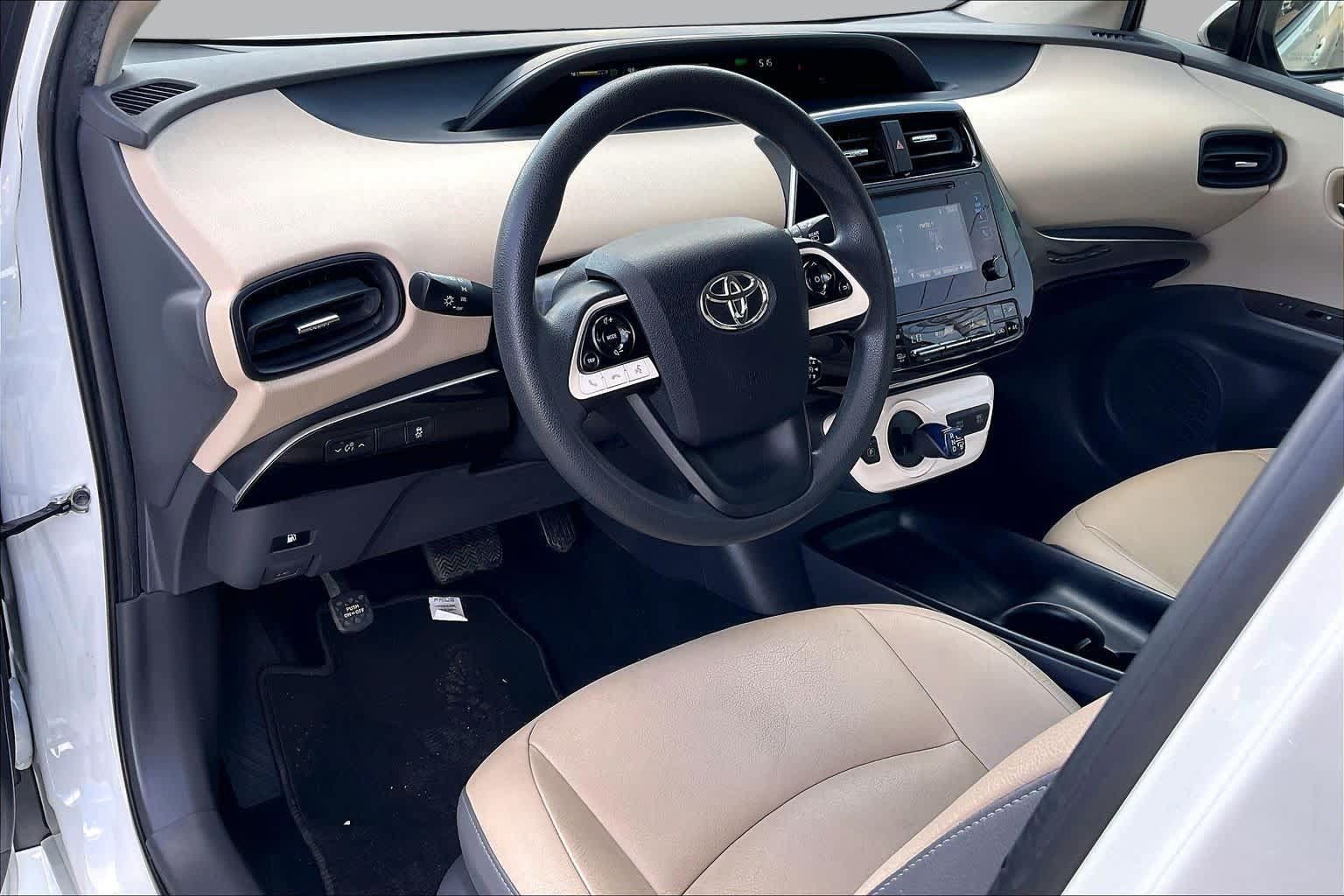Used 2016 Toyota Prius Two FWD image 17