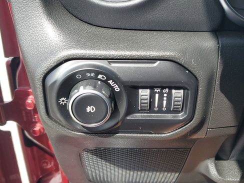Used 2021 Jeep Wrangler Unlimited Sahara AWD/4WD image 24