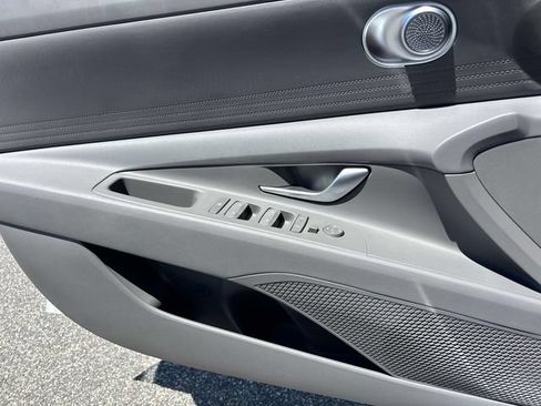 Certified 2025 Hyundai Elantra SE FWD image 15