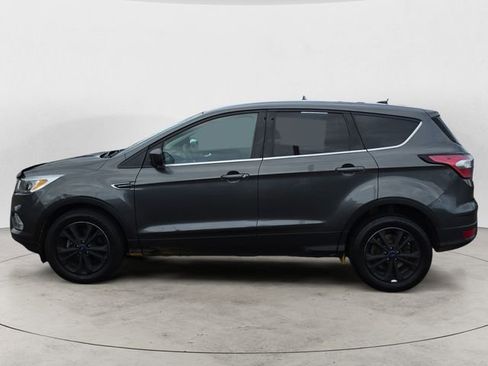 Used 2017 Ford Escape SE image 2