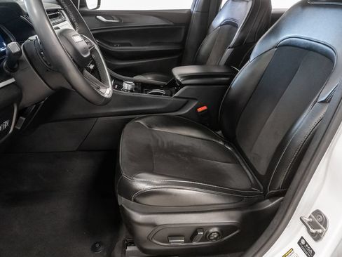 Certified 2023 Jeep Grand Cherokee L Laredo AWD/4WD image 10