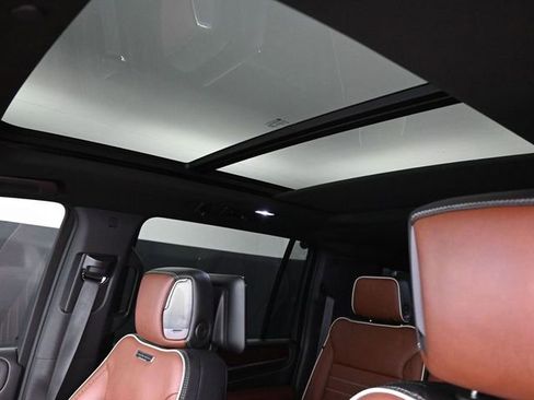 Used 2023 GMC Yukon XL Denali Ultimate AWD/4WD image 16