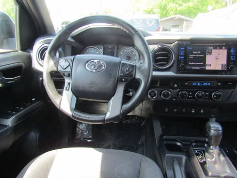 Used 2017 Toyota Tacoma TRD Sport w/ Premium & Technology Package image 22