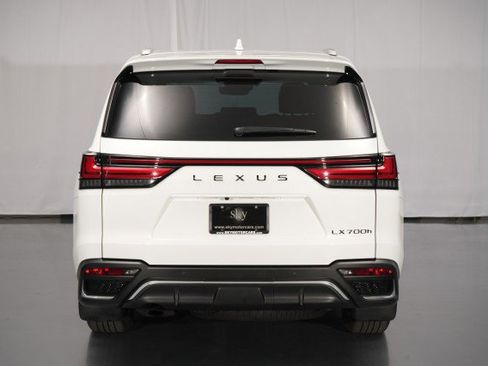 Used 2025 Lexus LX 700h F Sport image 13