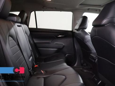 Certified 2023 Toyota Highlander XLE AWD/4WD image 30