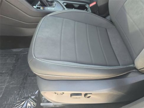 Used 2024 Volkswagen Taos SE FWD image 13