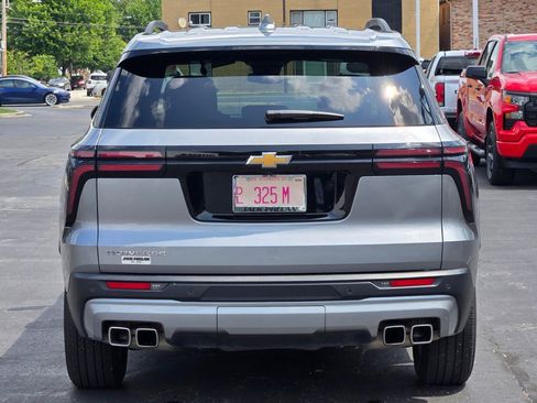 Used 2025 Chevrolet Traverse LT image 13