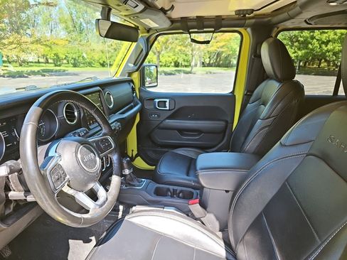 Used 2023 Jeep Wrangler Unlimited Sahara w/ Cold Weather Group AWD/4WD image 18