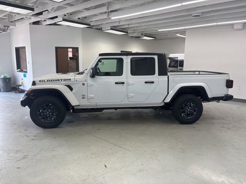 New 2026 Jeep Gladiator Sport AWD/4WD image 6