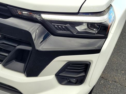 Used 2023 Chevrolet Colorado Z71 w/ Z71 Convenience Package 2 image 11