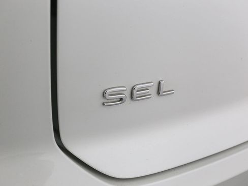 Used 2024 Volkswagen Atlas Cross Sport SEL Premium R-Line image 13