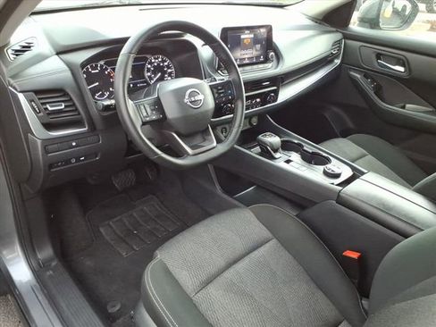 Used 2025 Nissan Rogue SV image 10