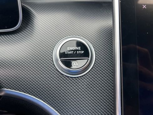 Used 2025 Mercedes-Benz C 300 Sedan image 41