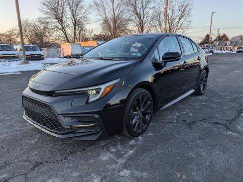 Used 2023 Toyota Corolla SE image 3