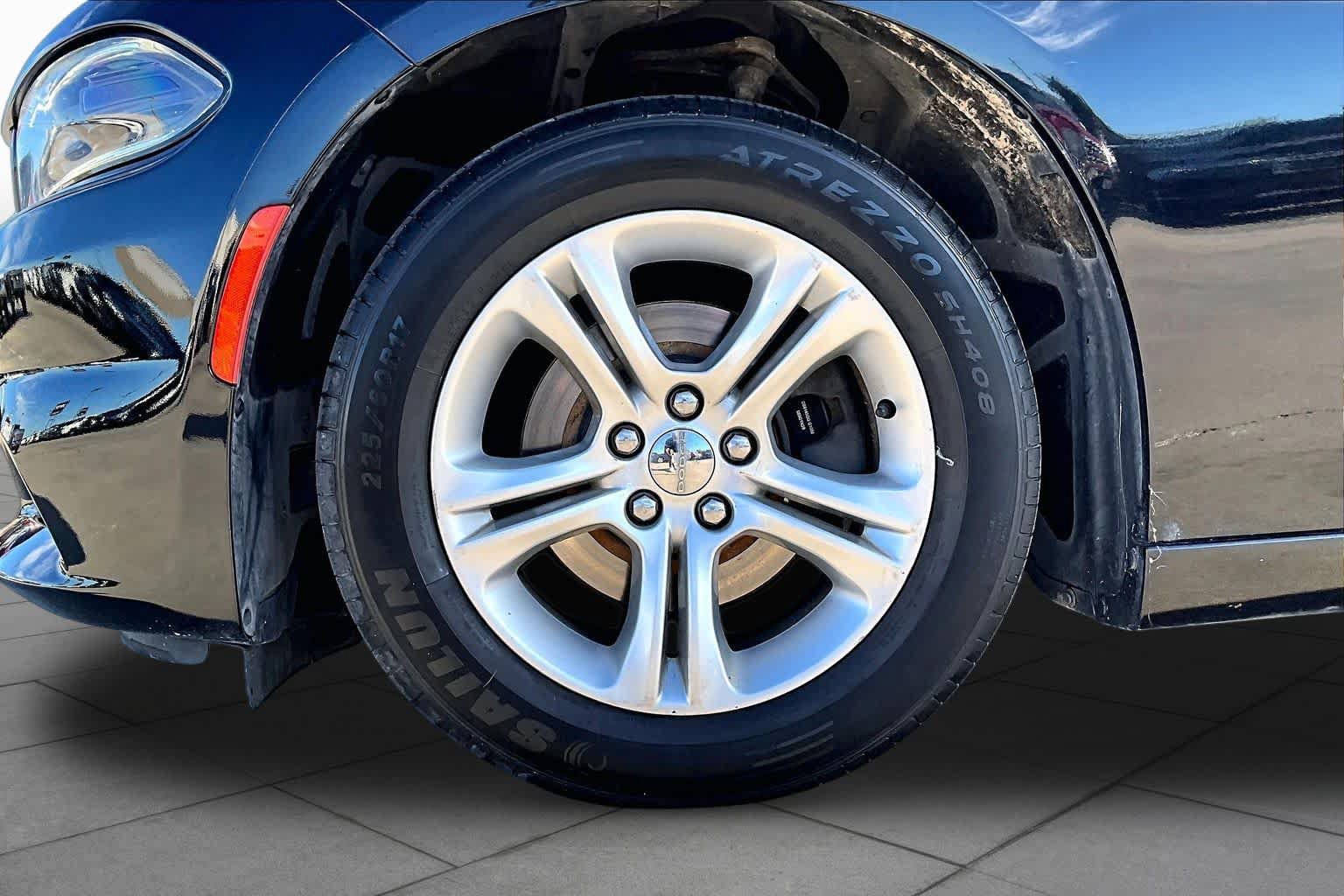 Used 2017 Dodge Charger SE RWD image 11