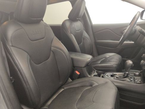 Used 2019 Jeep Cherokee Limited image 21