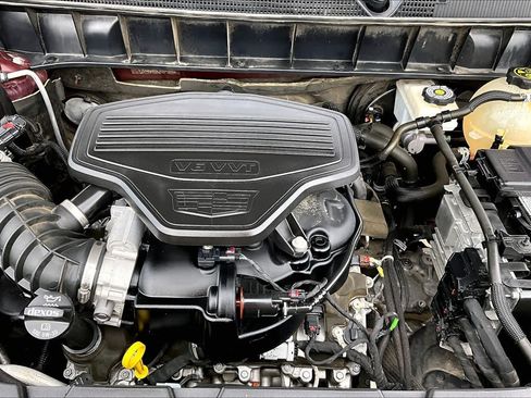 Used 2018 Cadillac XT5 FWD image 32
