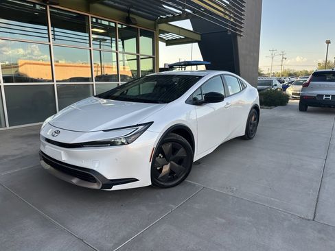 Used 2024 Toyota Prius Prime SE image 1