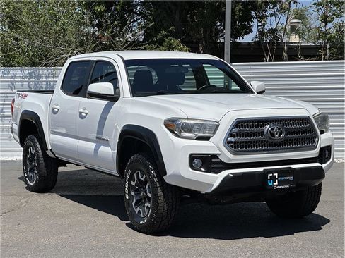 Used 2016 Toyota Tacoma TRD Off-Road w/ Towing Package AWD/4WD image 8