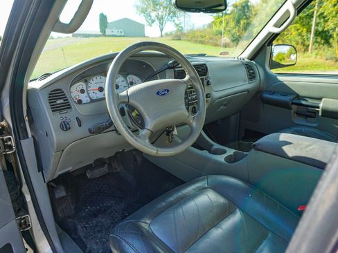 Used 2003 Ford Explorer Sport Trac XLT image 10