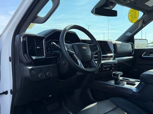 Used 2023 Chevrolet Silverado 1500 LTZ w/ LTZ Convenience Package II AWD/4WD image 11