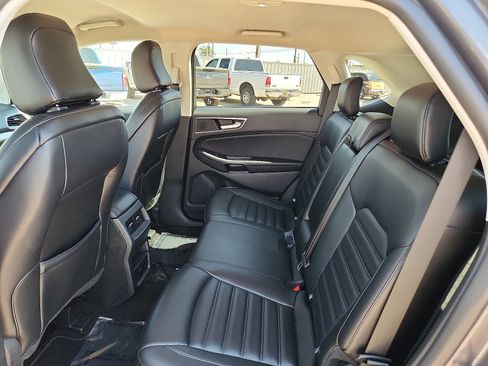 Used 2024 Ford Edge SEL image 9
